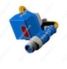 Оптико-электронный датчик Senstronic Q26. Прямоугольный с поляризованным красным светом.